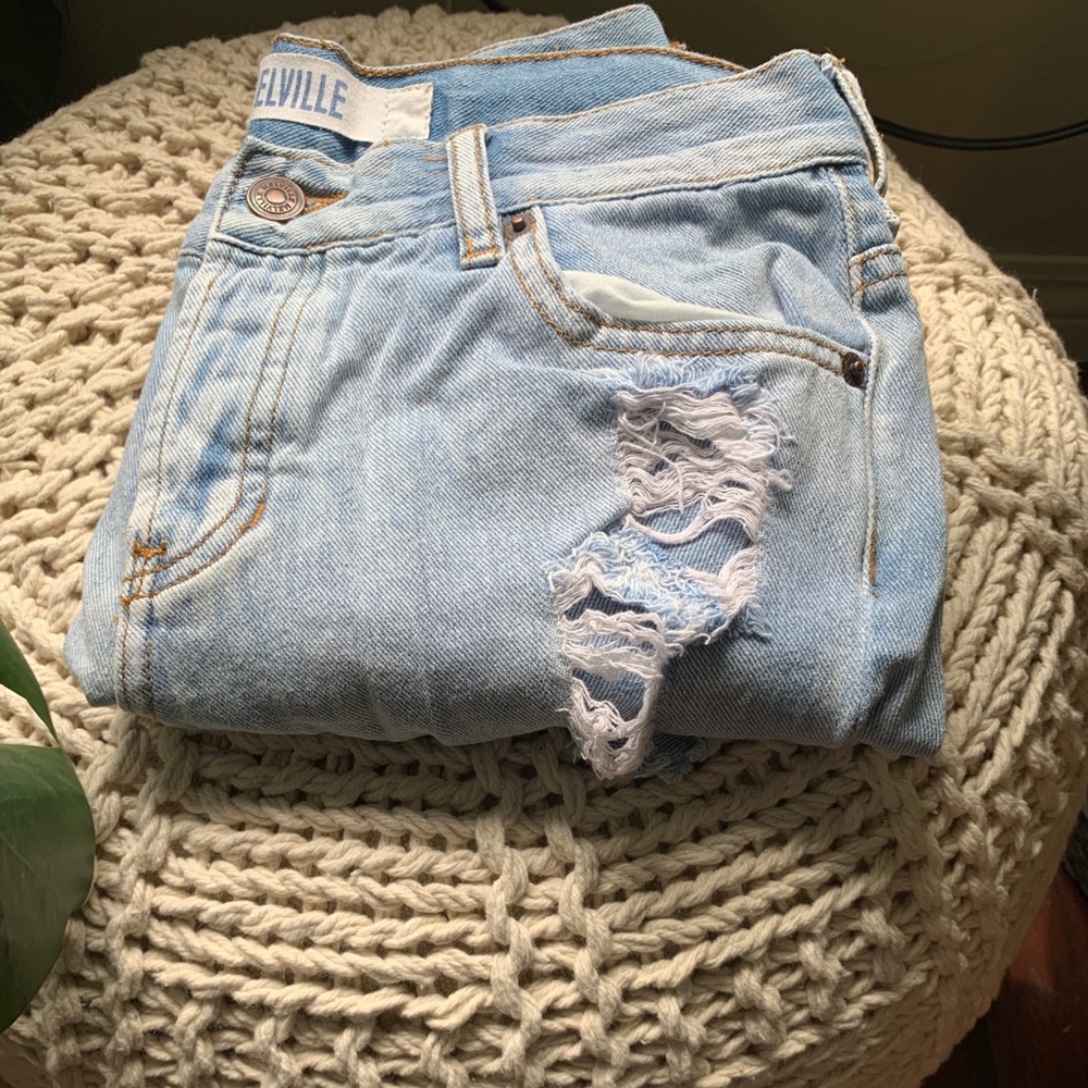 MELVILLE light distressed jeans